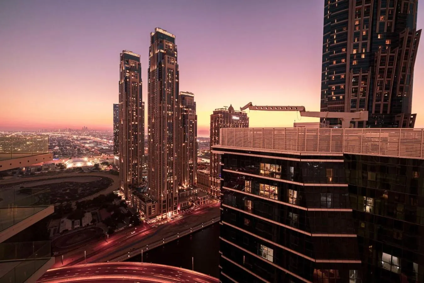Incredible Views - Infinity Pool - New - 2Br 6 Pax Apartment Dubai