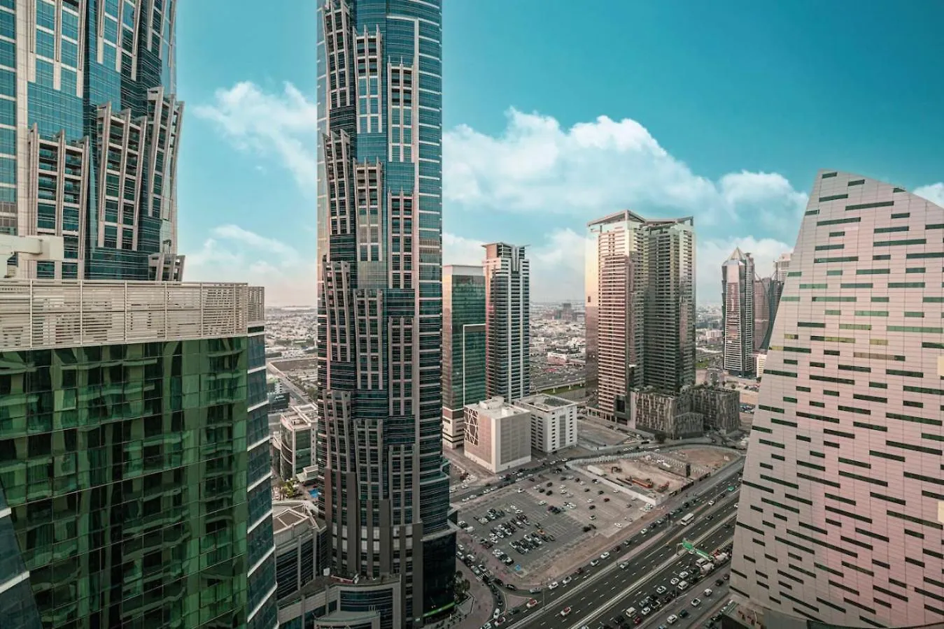Incredible Views - Infinity Pool - New - 2Br 6 Pax Apartment Dubai